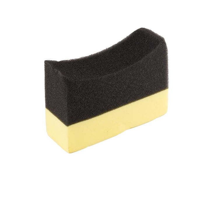 Gebogen bandenspons voor het makkelijk aanbrengen van bandenzwart of bandengel
